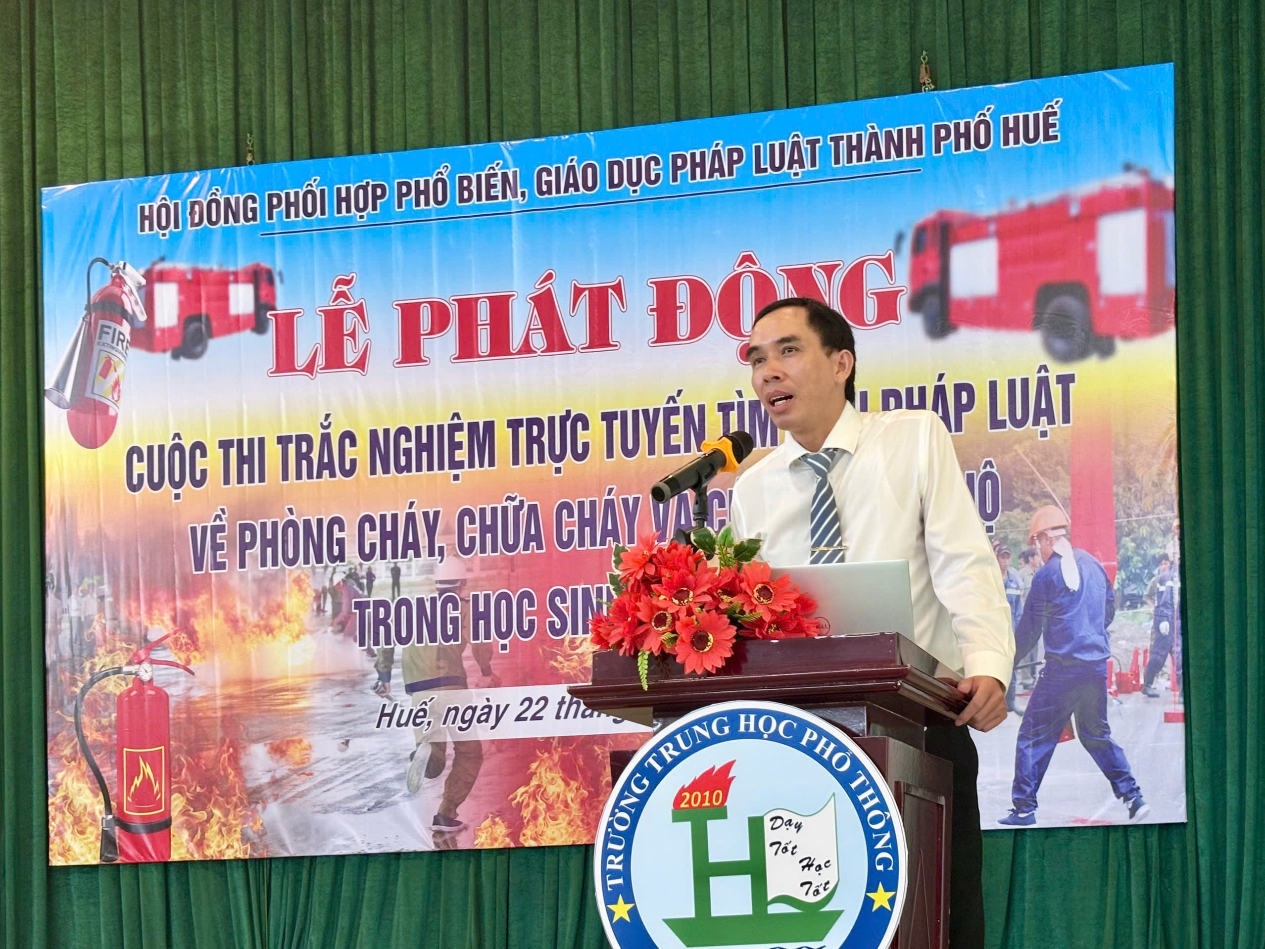 LỄ PHÁT ĐỘNG, HƯỞNG ỨNG CUỘC THI TRẮC NGHIỆM TRỰC TUYẾN TÌM HIỂU PHÁP LUẬT TRONG HỌC SINH, SINH VIÊN TẠI CÁC ĐIỂM TRƯỜNG TRÊN ĐỊA BÀN THÀNH PHỐ